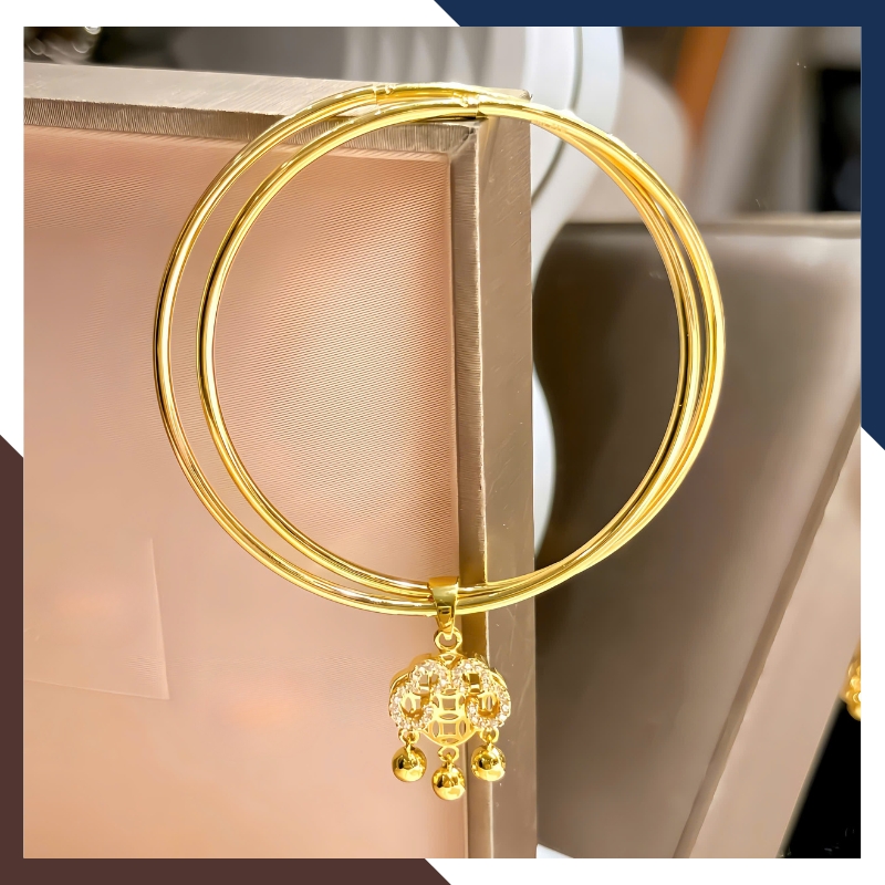 Vòng tay vàng nữ trơn phối khóa trường mệnh LTVN217