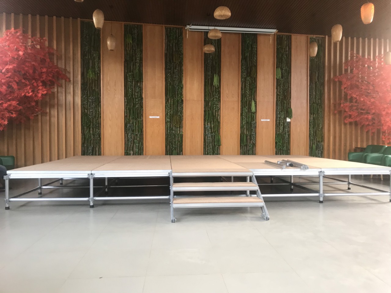 Dựng sân khấu sự kiện chuyên nghiệp – Sân khấu di động