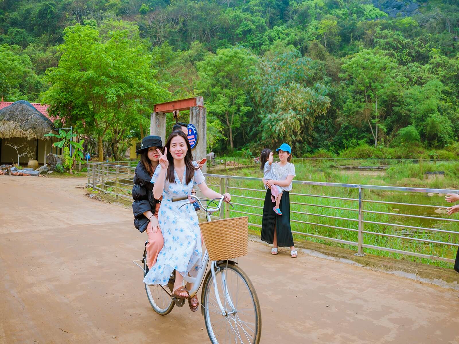 Dịch vụ quay phim chụp hình cho tour du lịch