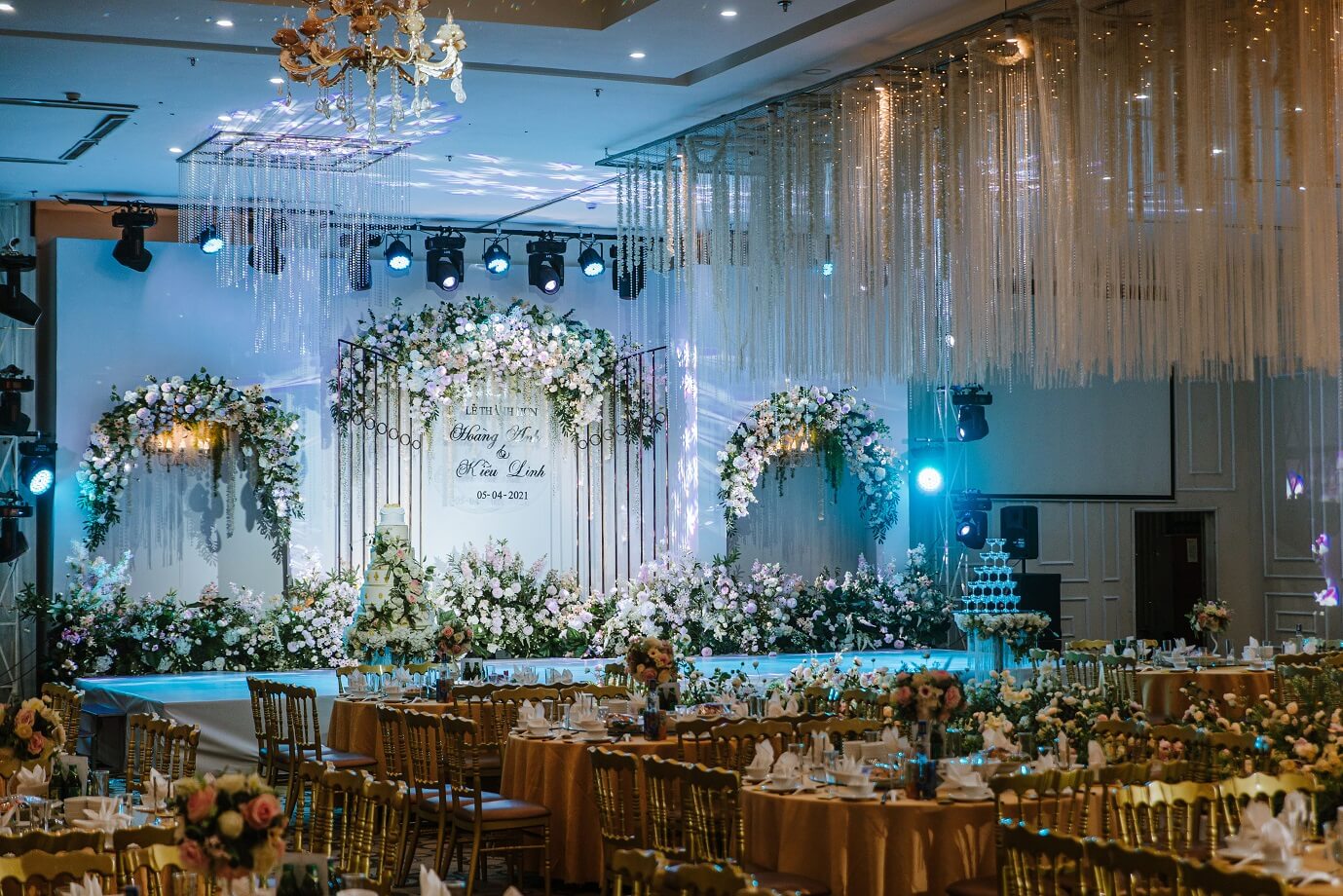 Tổ chức sự kiện nhà hàng có nên chọn đơn vị làm dịch vụ quay chụp chuyên nghiệp không?