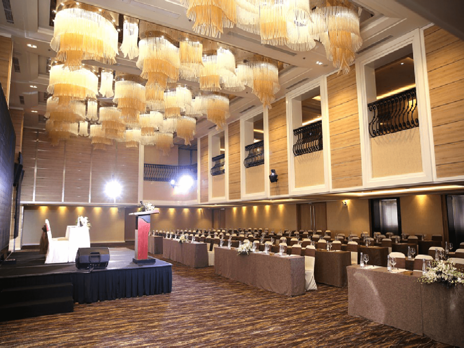 Dựng sân khấu sự kiện chuyên nghiệp – Sân khấu trong nhà