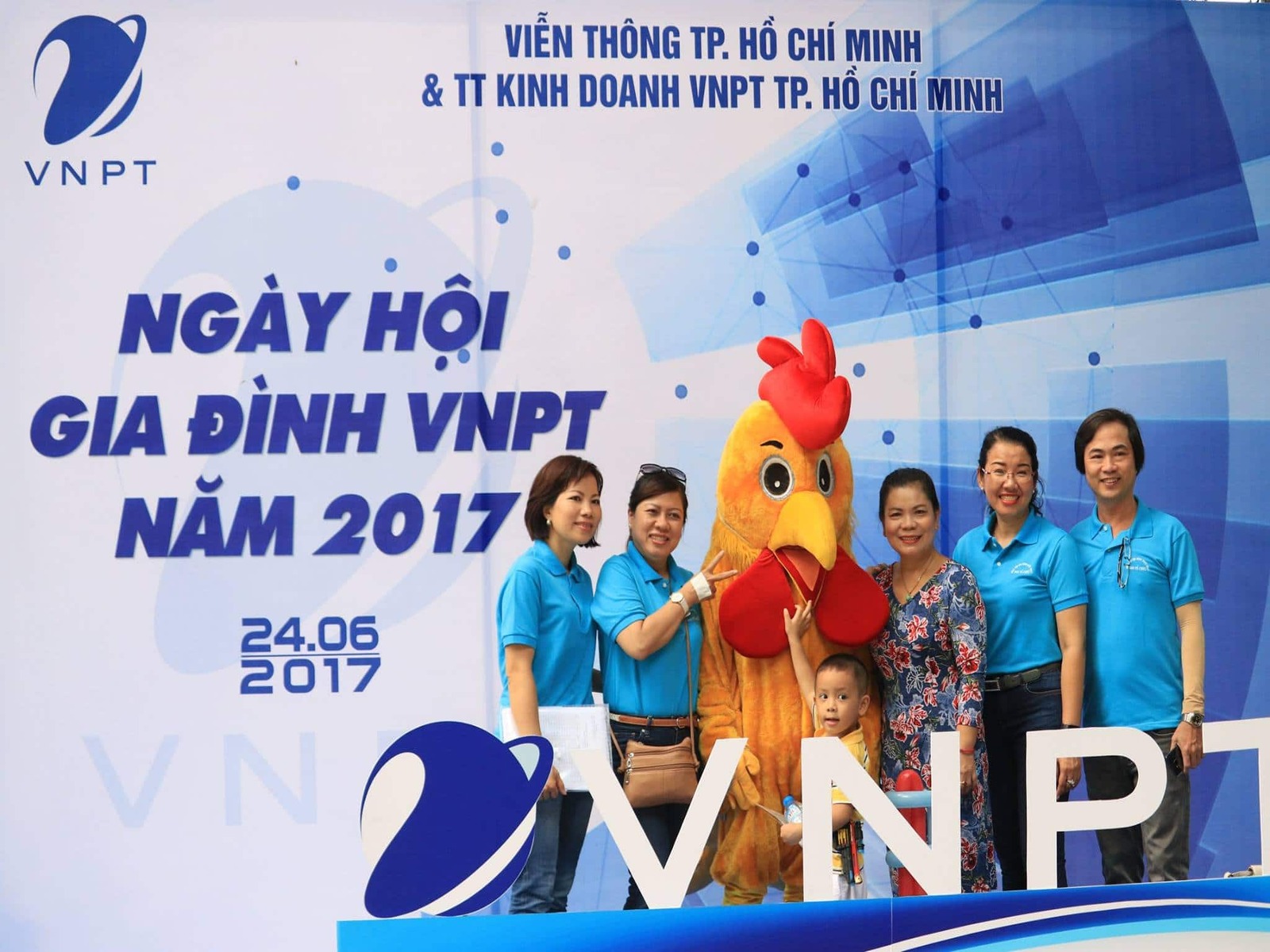 FMD Media là đơn vị thiết kế backdrop ngày hội gia đình chuyên nghiệp
