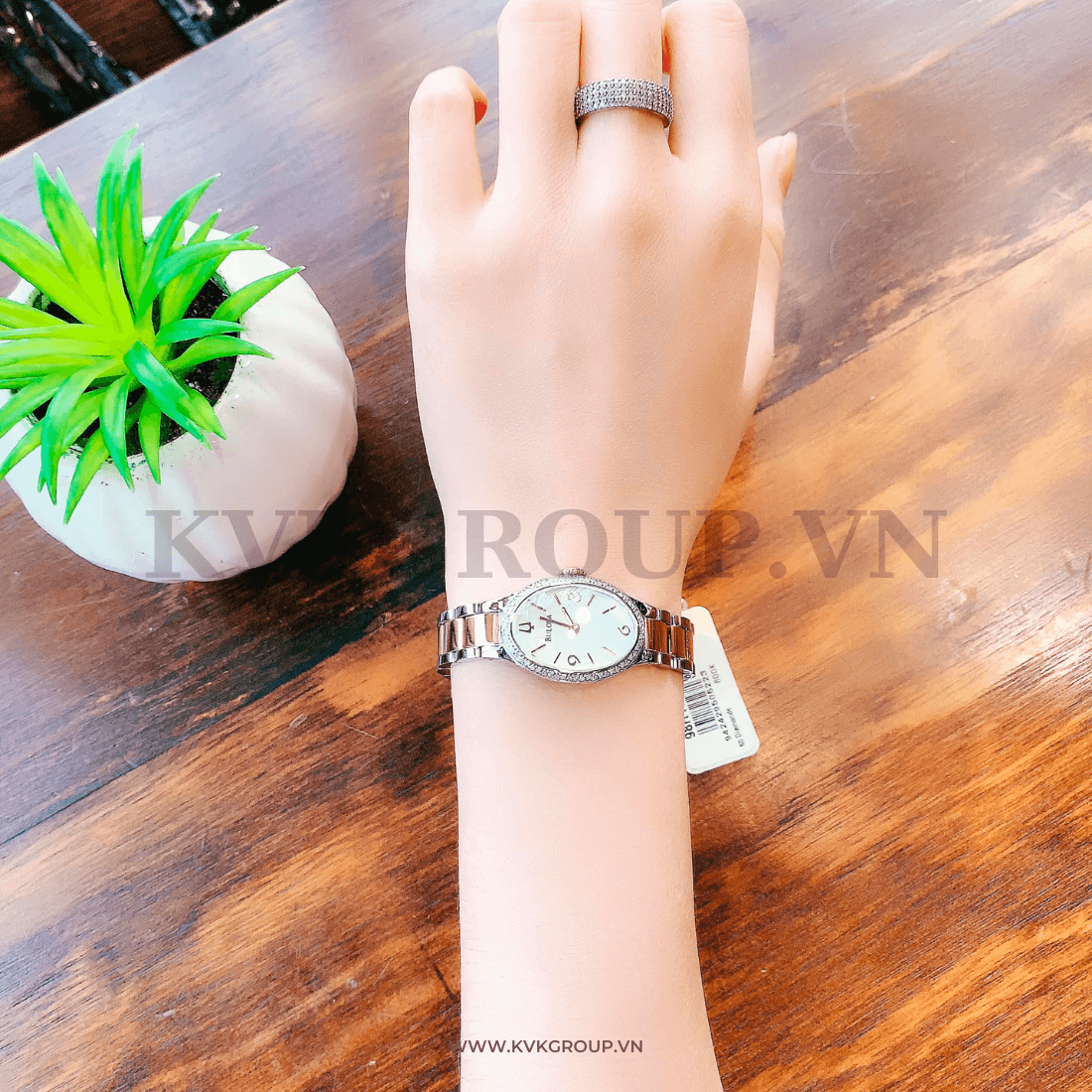 ng h BULOVA n 98R190 Diamond Gallery Oval Dial Watch 22mm