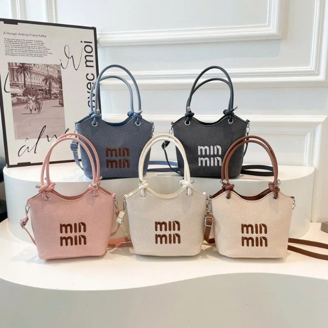 B7.3 Túi xách tay, đeo vai thêu chữ Min Min 22*17*9cm