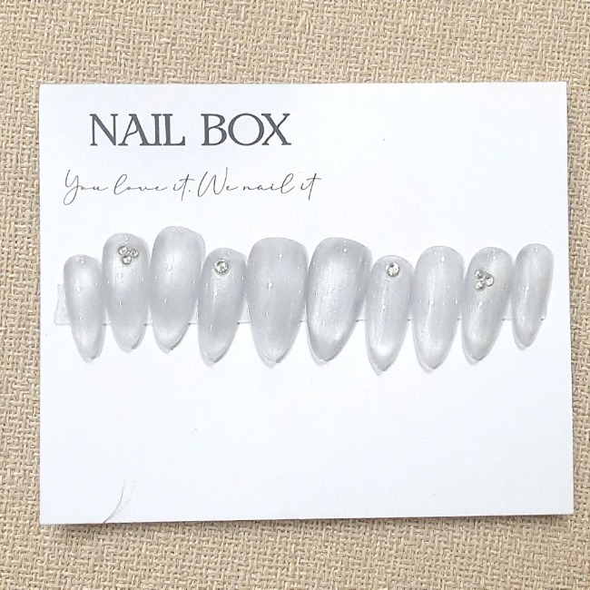 H03. Set 10 móng tay giả mắt mèo kèm keo và giũa móng