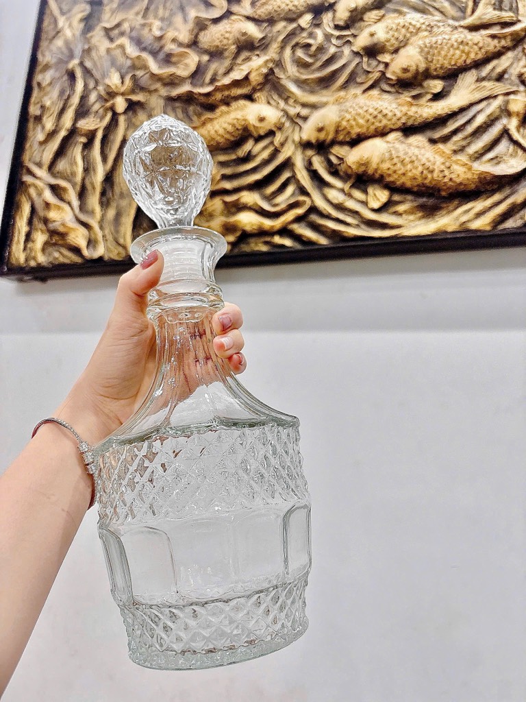 S1. Bình Rượu Thuỷ Tinh Trụ Bầu Họa Tiết Kim Cươngg 31{22}x11(9)cm