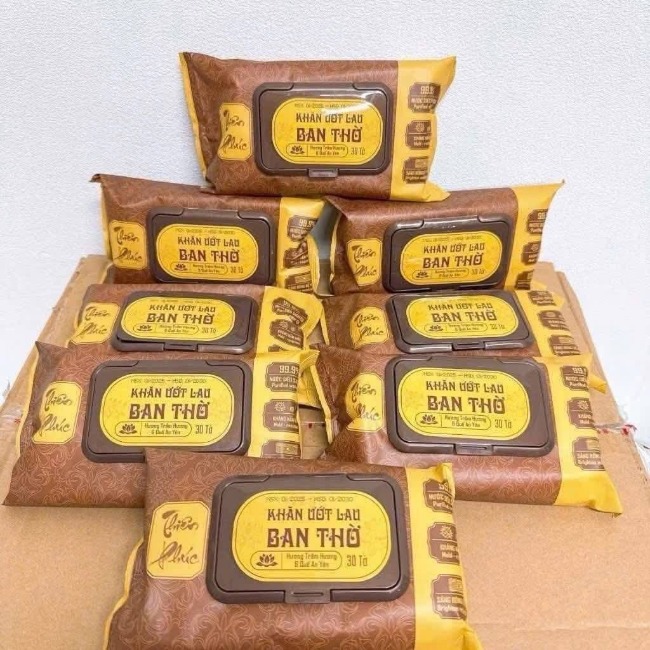 Khăn ướt lau bàn thờ trầm hương và quế Phúc Khang