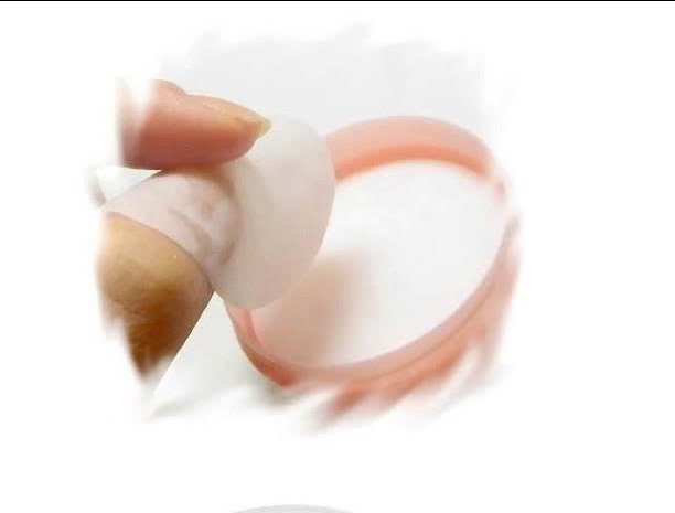 Hộp 32 miếng khăn tẩy móng tay hương trái cây Locia X57 11g