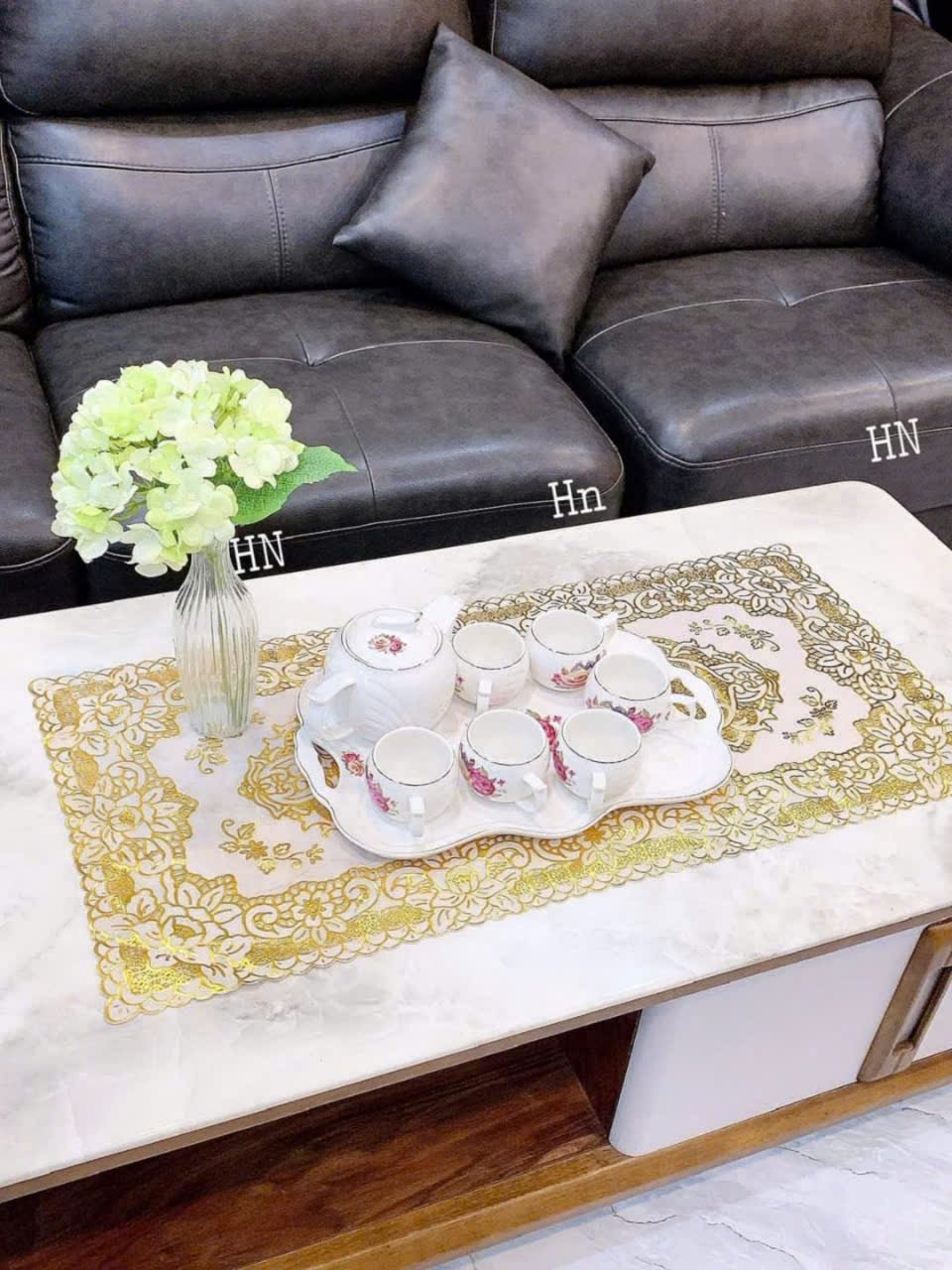 Khăn trải bàn nhựa hoa nhũ vàng không thấm nước 120x60cm