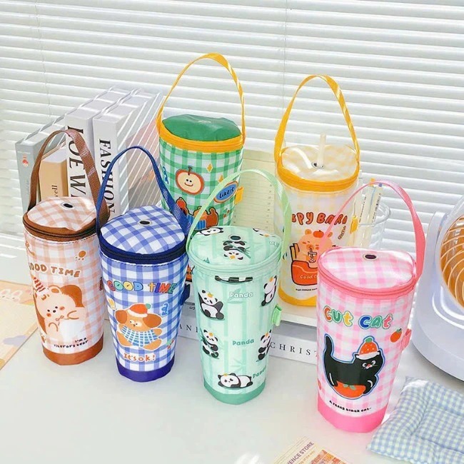 T10.Túi vải giữ nhiệt đựng ly,bình nước hoạ tiết caro hoạt hình có quai