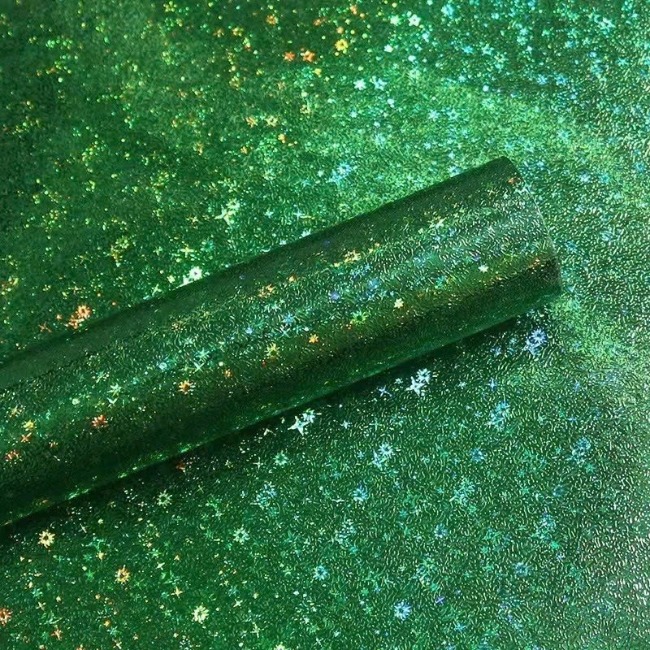 16.4 Giấy gói quà lấp lánh cầu vồng 50*70cm