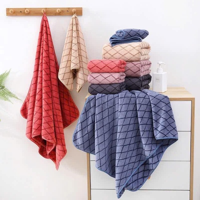 Khăn tắm kẻ chéo sợi bông lông cừu xuất Hàn 70x140cm