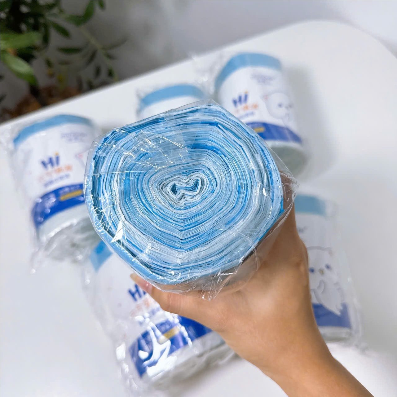 TDEP. Cuộn 100 túi rác quai sách Minaier 45x50cm