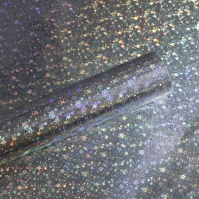 16.4 Giấy gói quà lấp lánh cầu vồng 50*70cm