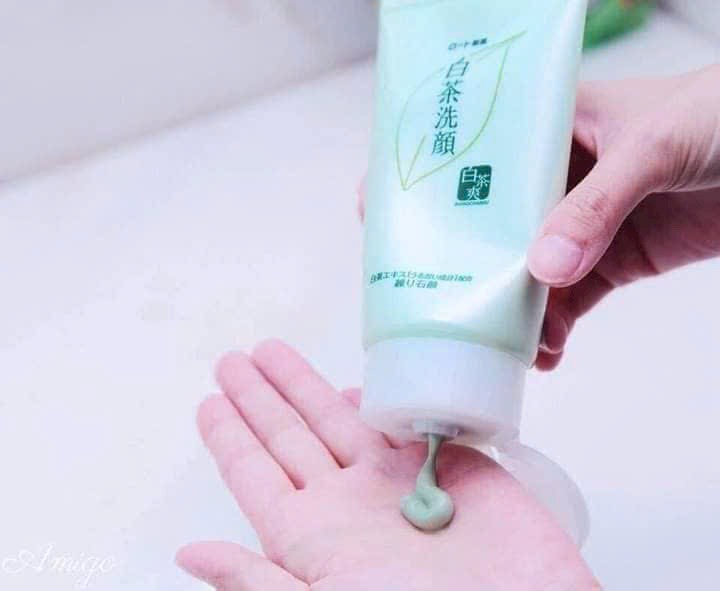Sữa Rửa Mặt Trà Xanh Shirochasou Rohto White Tea Face Wash 120g