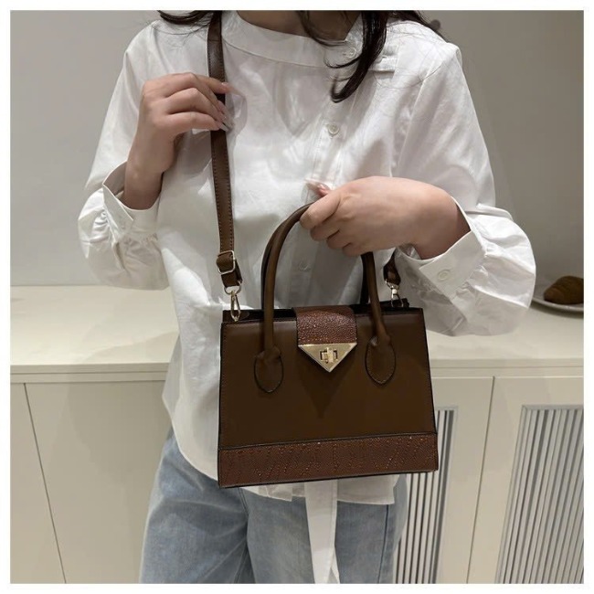 19.14 Túi đeo chéo vuông nhỏ thời trang đơn giản 23*18*8,5cm