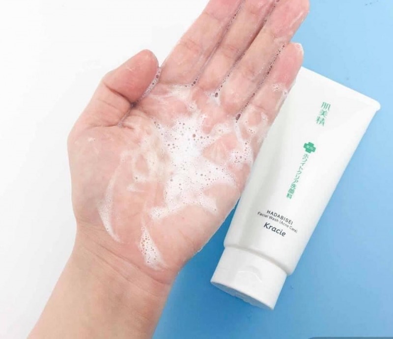 Sữa Rửa Mặt Dưỡng Da  Giảm Mụn Kracie Hadabisei Acne Care 110g