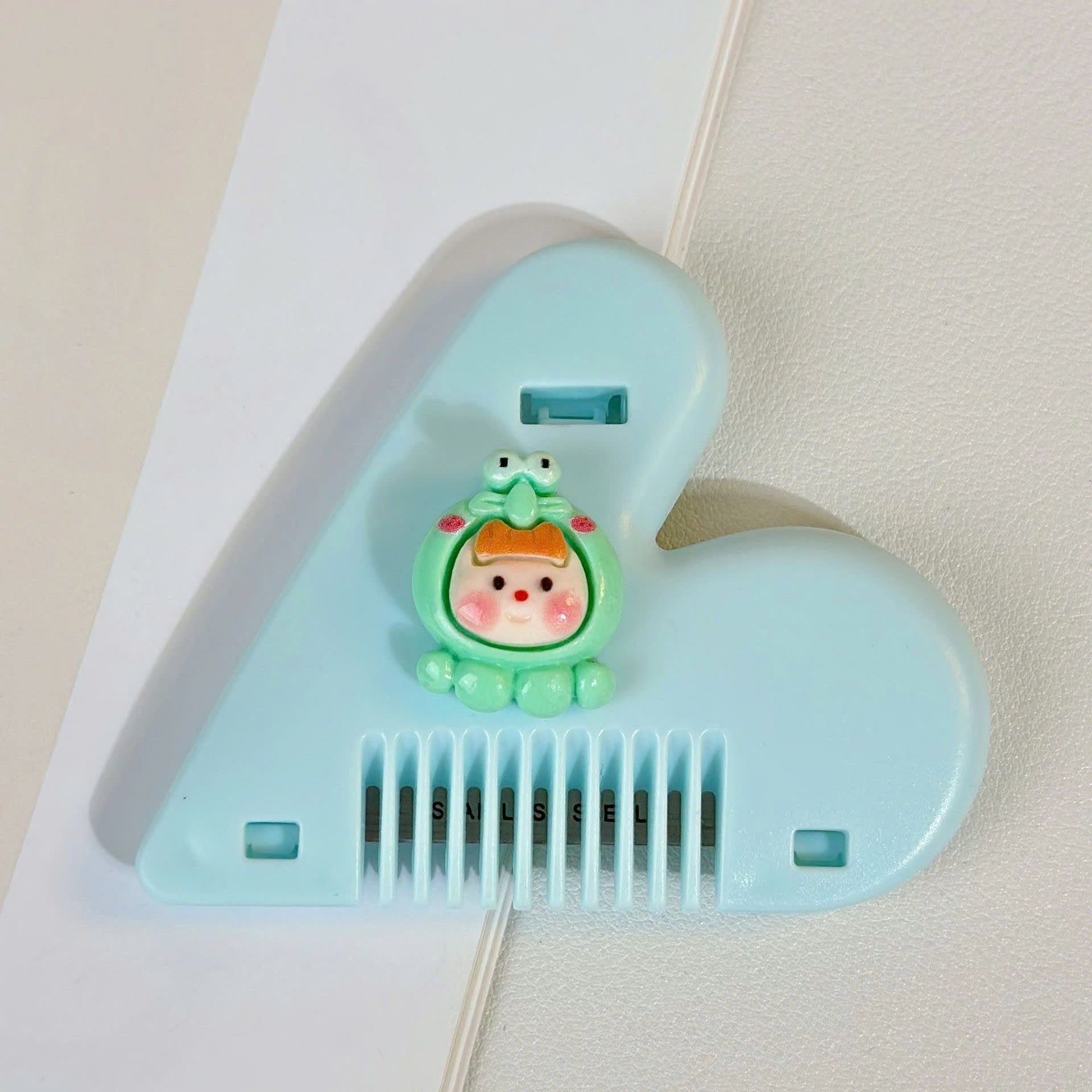 Lược Cắt Tỉa Tóc Chẻ Ngọn/Tóc Mái Hình Trái Tim gắn charm