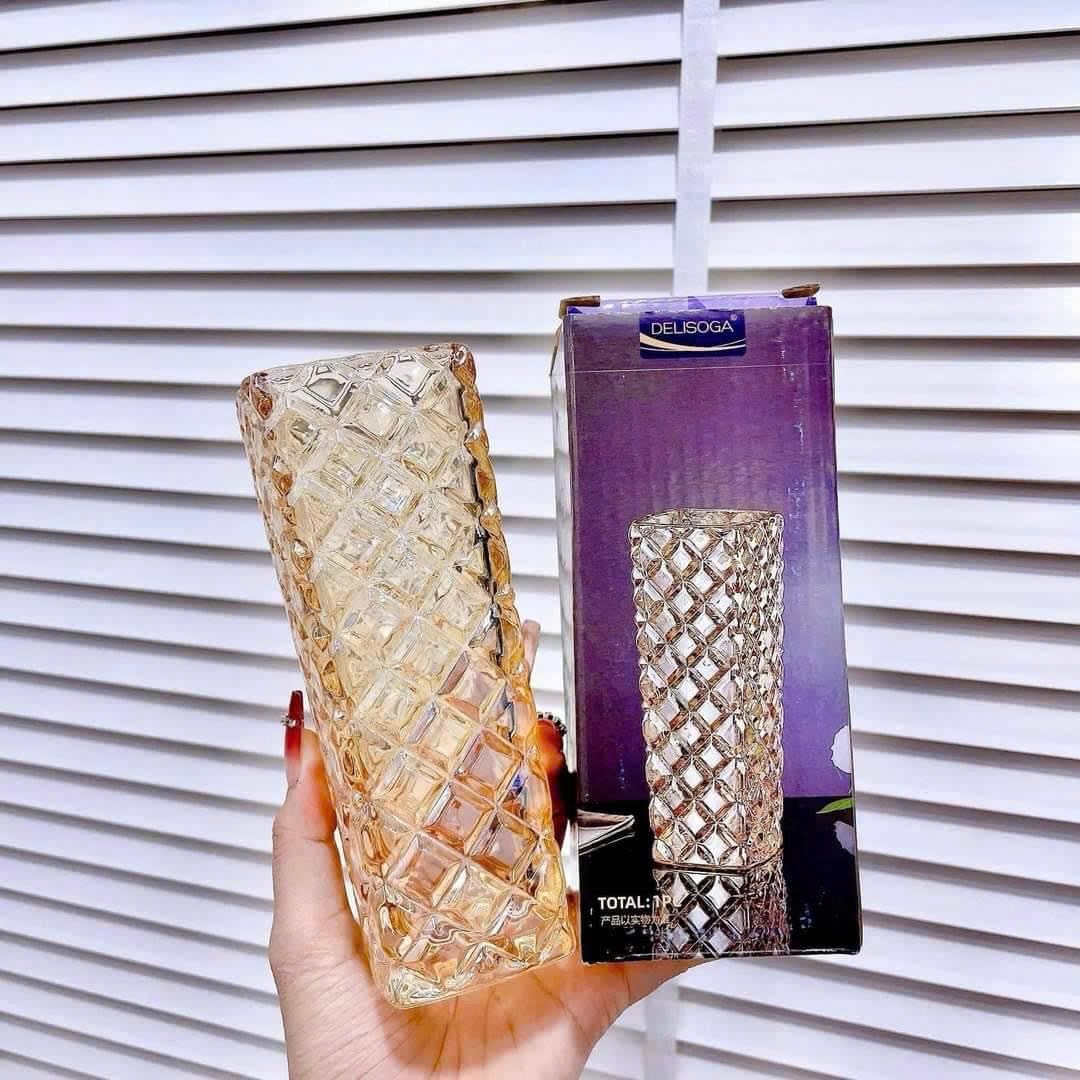 S3. Bình/lọ hoa thủy tinh vuông vàng 15,5cm