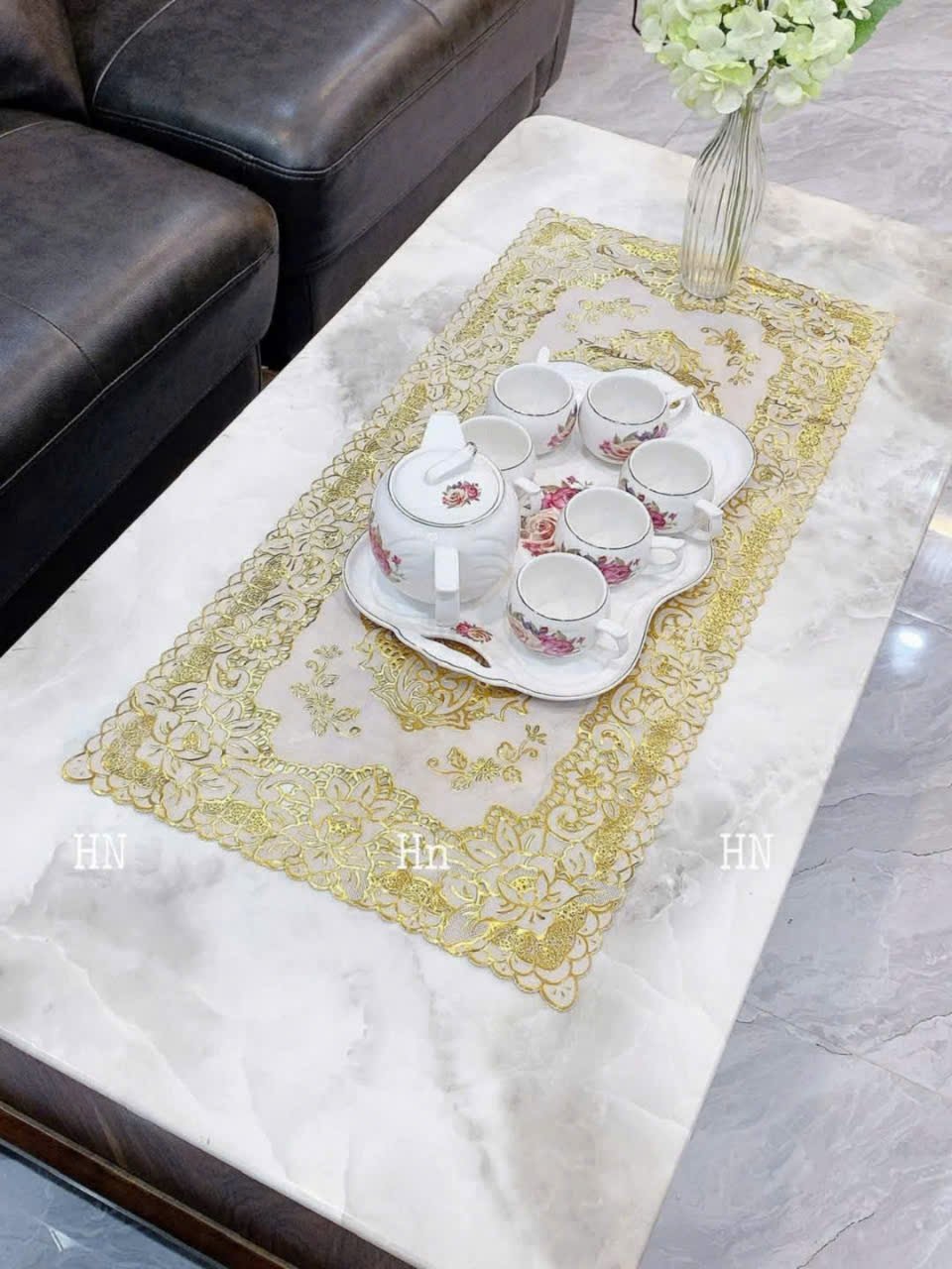 Khăn trải bàn nhựa hoa nhũ vàng không thấm nước 120x60cm
