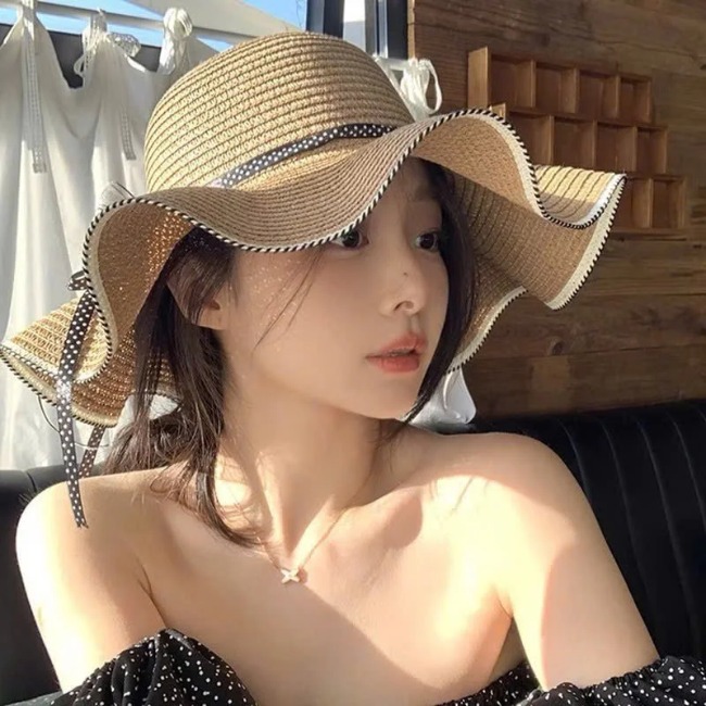 Mũ cói vành nơ chấm bi