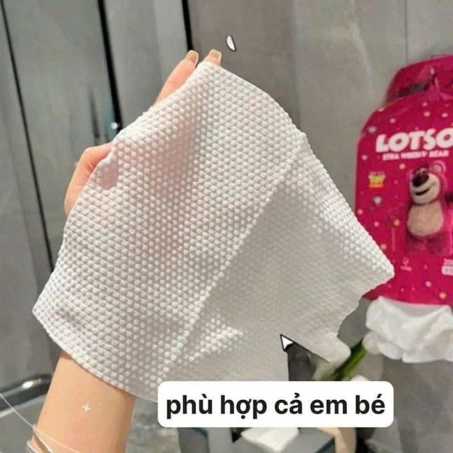 Bịch 200 tờ Giấy Rút Treo Tường Gấu Dâu Lotso 20x20cm