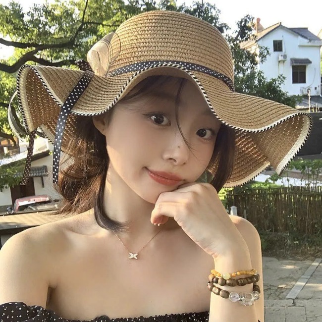 Mũ cói vành nơ chấm bi