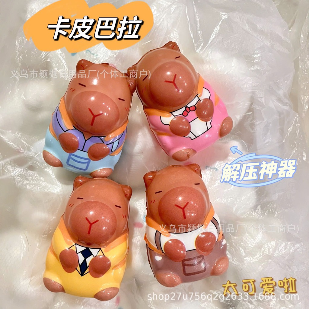 Đồ chơii b.óp đàn hồi hình Capyybara mặc quần áo 7cm
