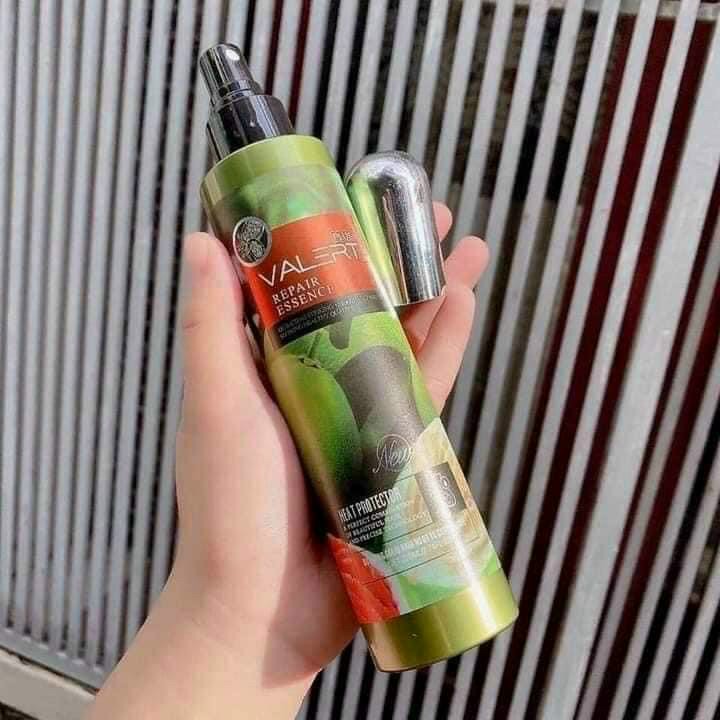 Xịt Dưỡng Tóc Mềm Mượt Tinh Dầu Bưởi Valert Repair Essence Plus 220ml