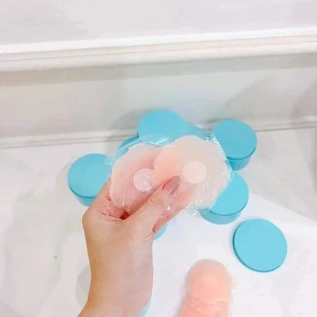 B8.9 Hộp 10 miếng dán ngực silicon tiện lợi màu xanh