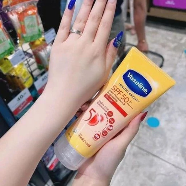 Tinh Chất Dưỡng Thể Vaseline Healthy Bright Sun SPF 50+ PA++++ 300ml