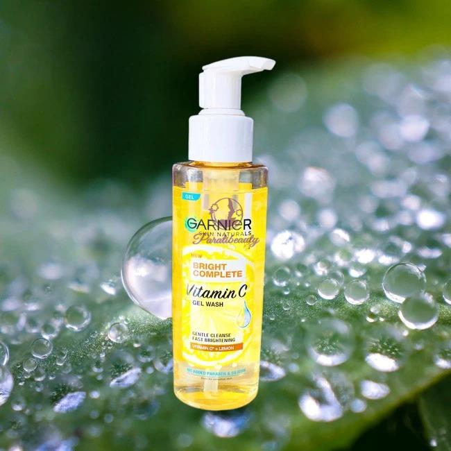 Gel Rửa Mặt Sạch Sâu Dịu Nhẹ Sáng Da Garnier  Bright Complete Vitamin C Gel Wash 120ml