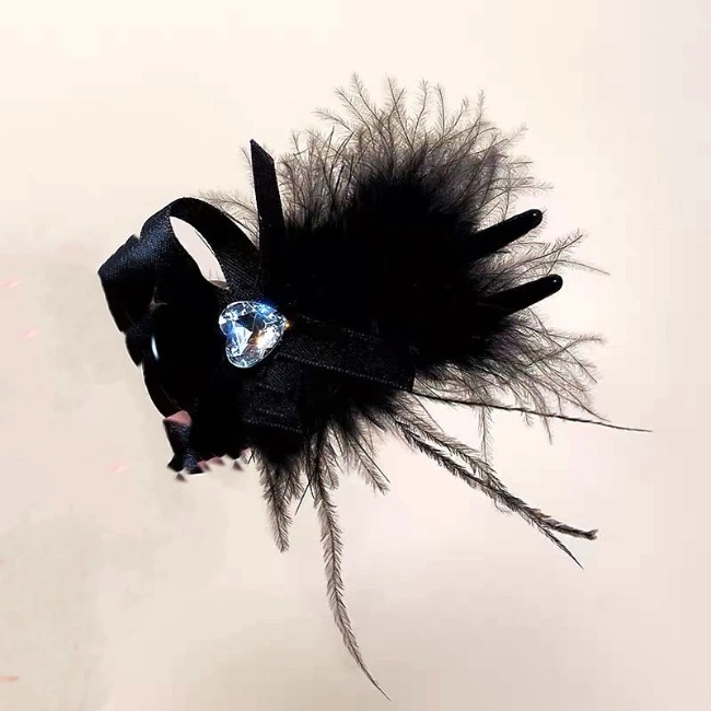 15.6 Kẹp Tóc Lông Xù Đen 3 Răng Đính Đá