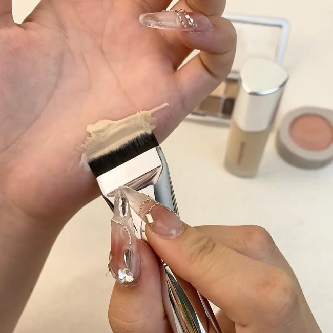Cọ tán kem nền trang điểm siêu mỏng