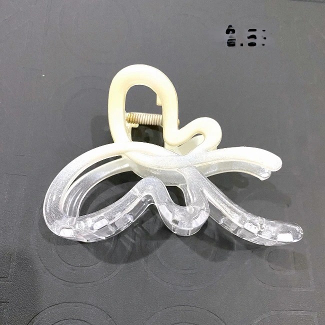 T5.Kẹp tóc nhựa màu hình bướm