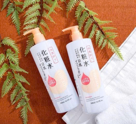 Nước hoa hồng chiết xuất đậu nành Shikioriori Soy Bean Isofrabon Lotion 500ml