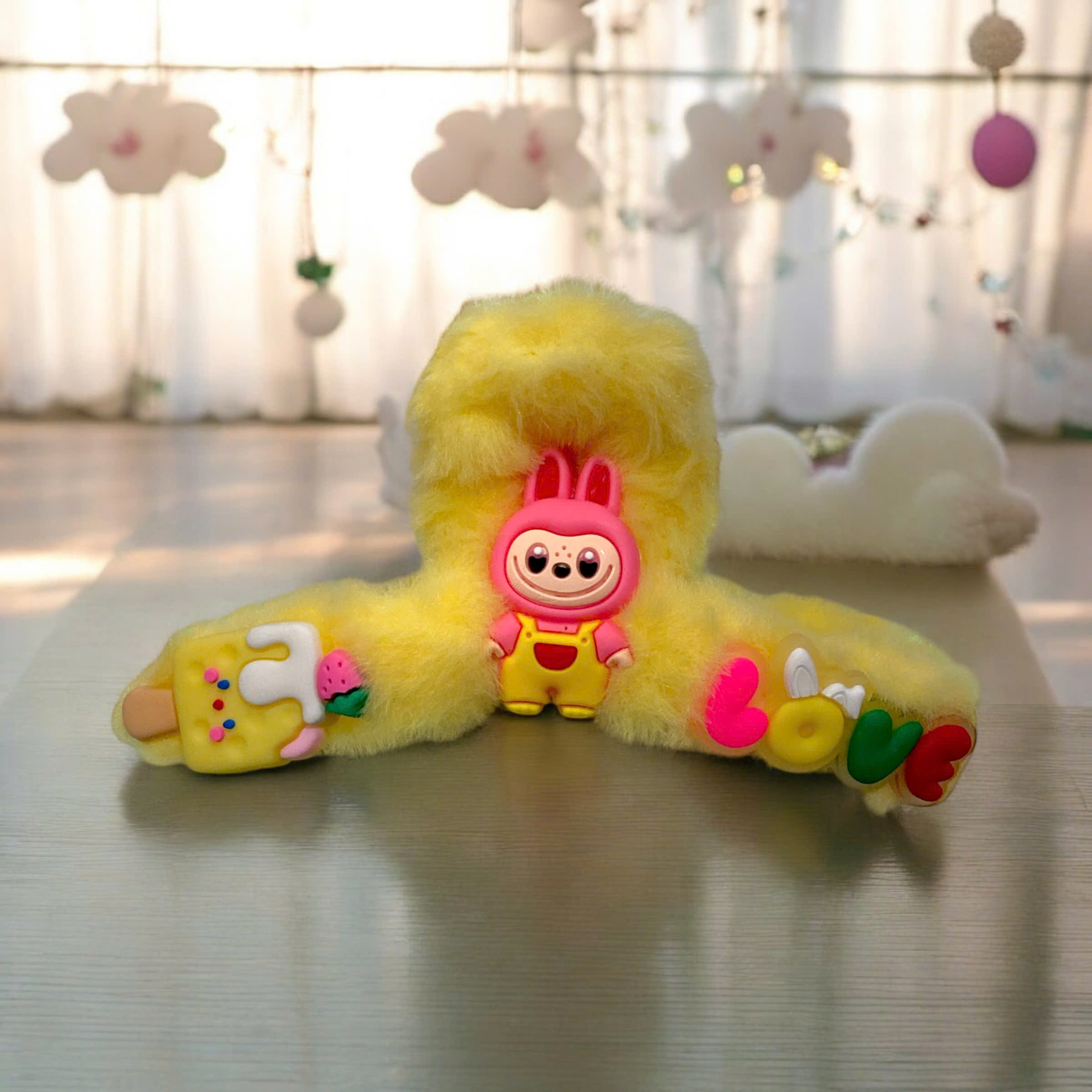 T6. Kẹp Càng Cua Lông Gắn Charm LABUBU