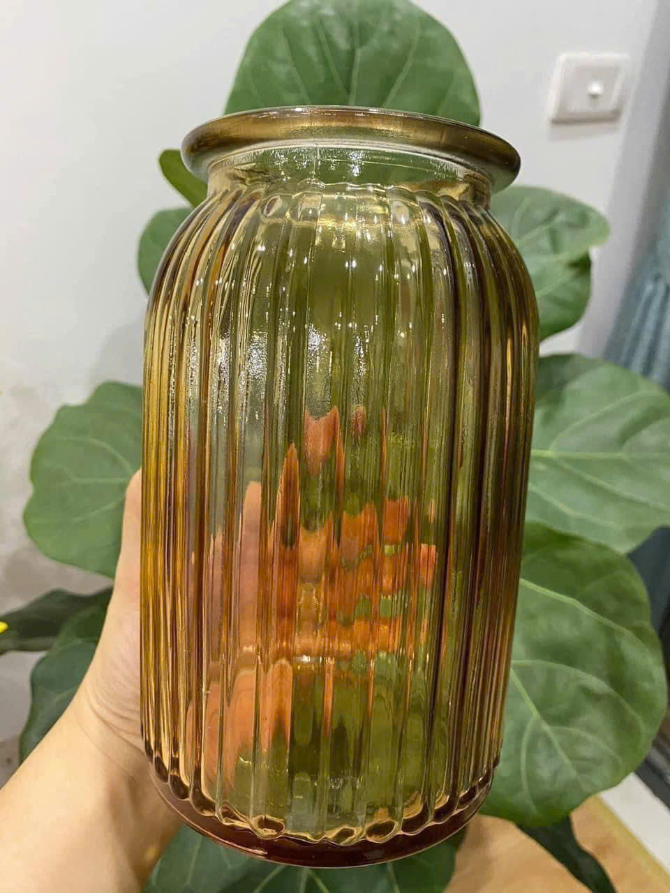 S3. Bình/lọ hoa thuỷ tinh kẻ sọc vintage size 25x10cm màu trà