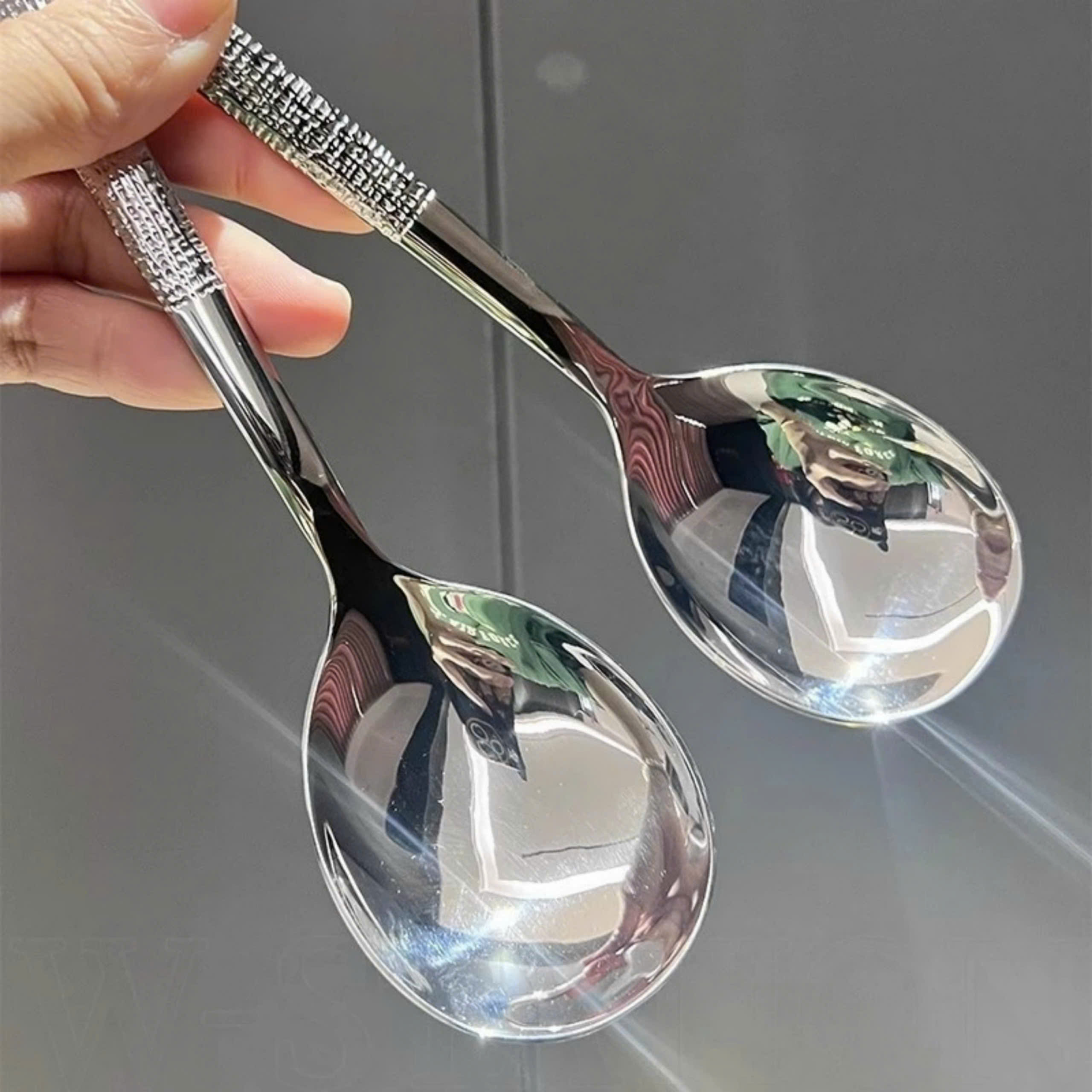 B1. Sét 5 thìa inox cán sần