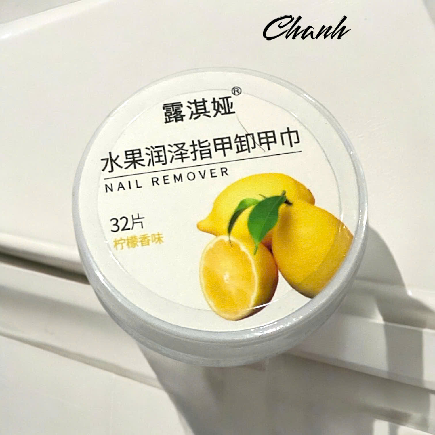 Hộp 32 miếng khăn tẩy móng tay hương trái cây Locia X57 11g