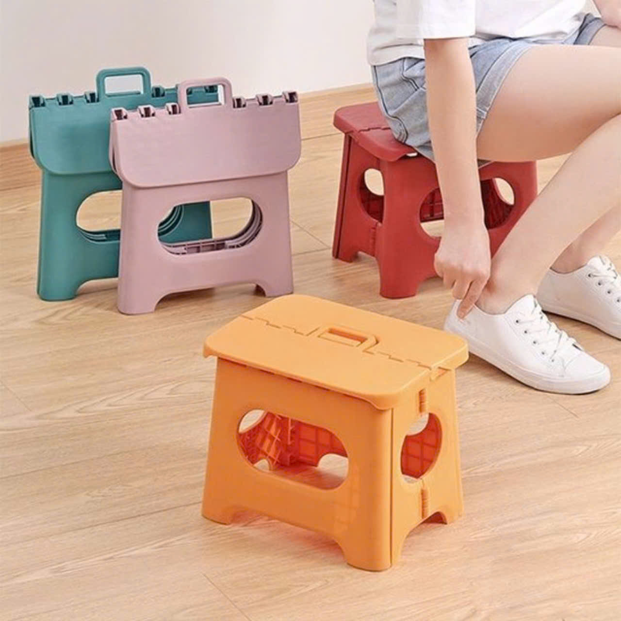 Ghế gấp mini có móc treo tiện lợi Hokori 17,5x 21x 16,5cm.