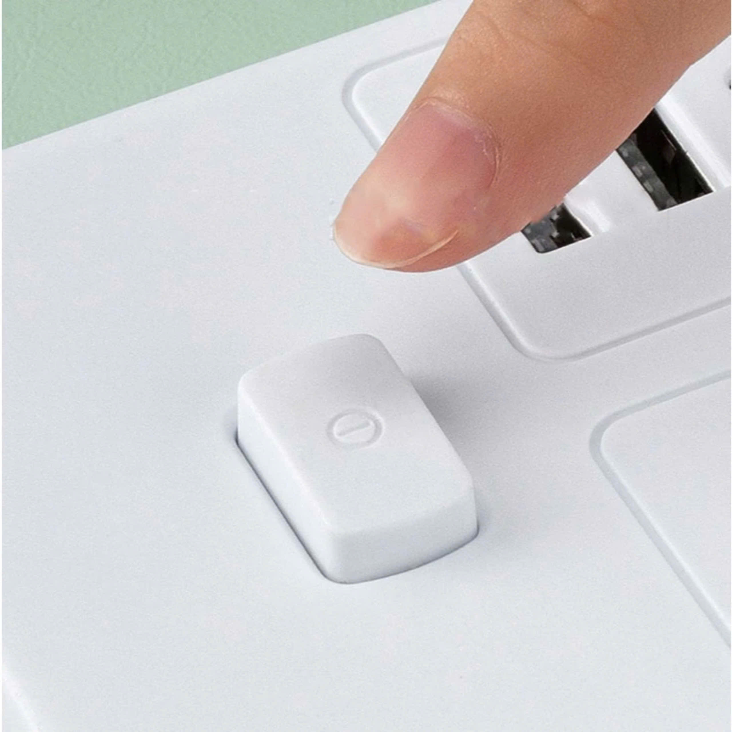 CT4. Ổ Cắm Điện Trắng 21 Lỗ 2 Cổng Usb 1Type C