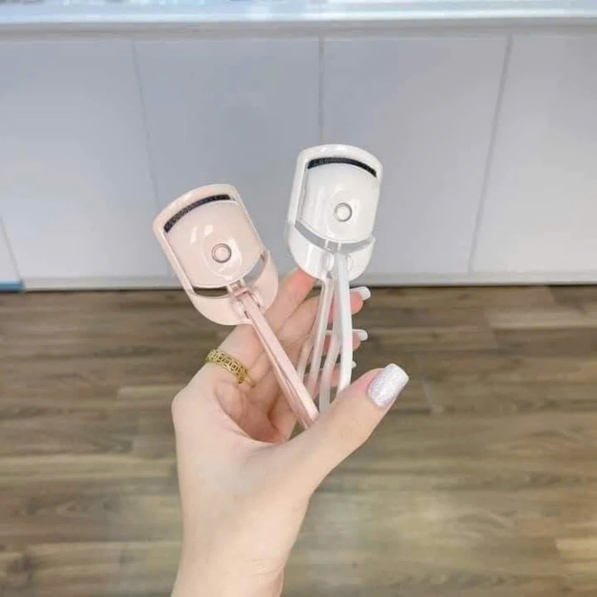 B8.1 Bấm Mi Màu Trắng CT-K001