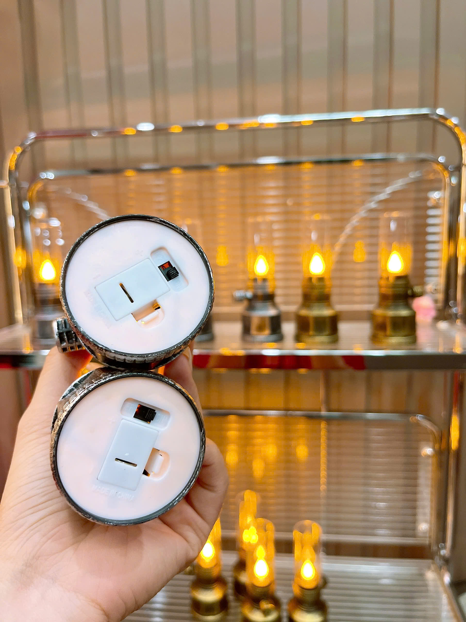 S2. Đèn Dầu Chạy Pin (3 Pin Nút)