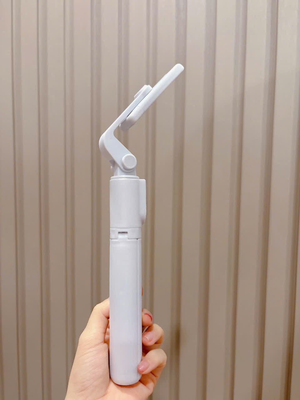 Gậy Chụp Hình Selfie Stlck R1 3 Chân Đa Năng (Dùng Pin Cúc)
