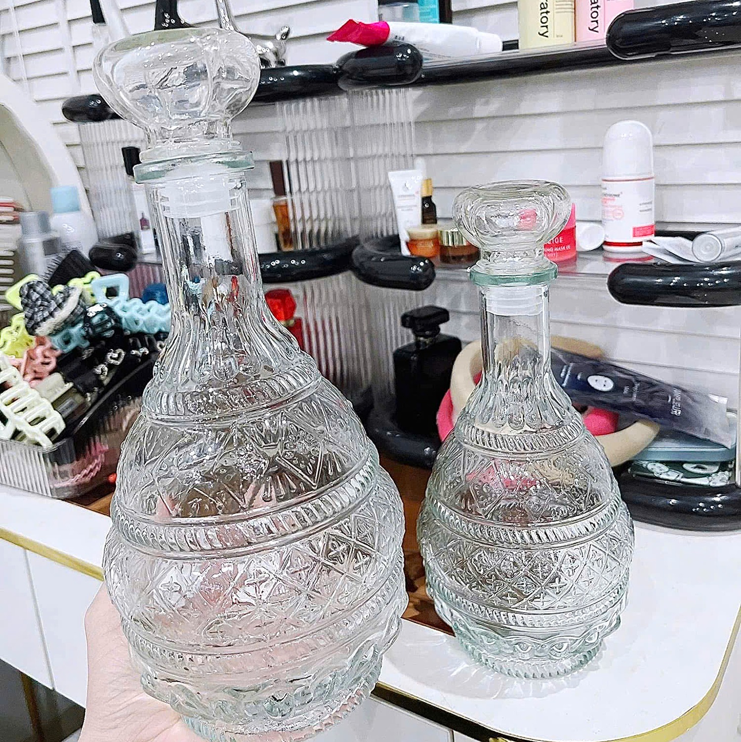 Bình đựng rượu thủy tinh bầu dẹt hoạ tiết