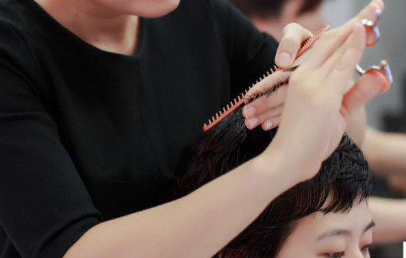 Nghề cắt tóc có làm giàu được không?