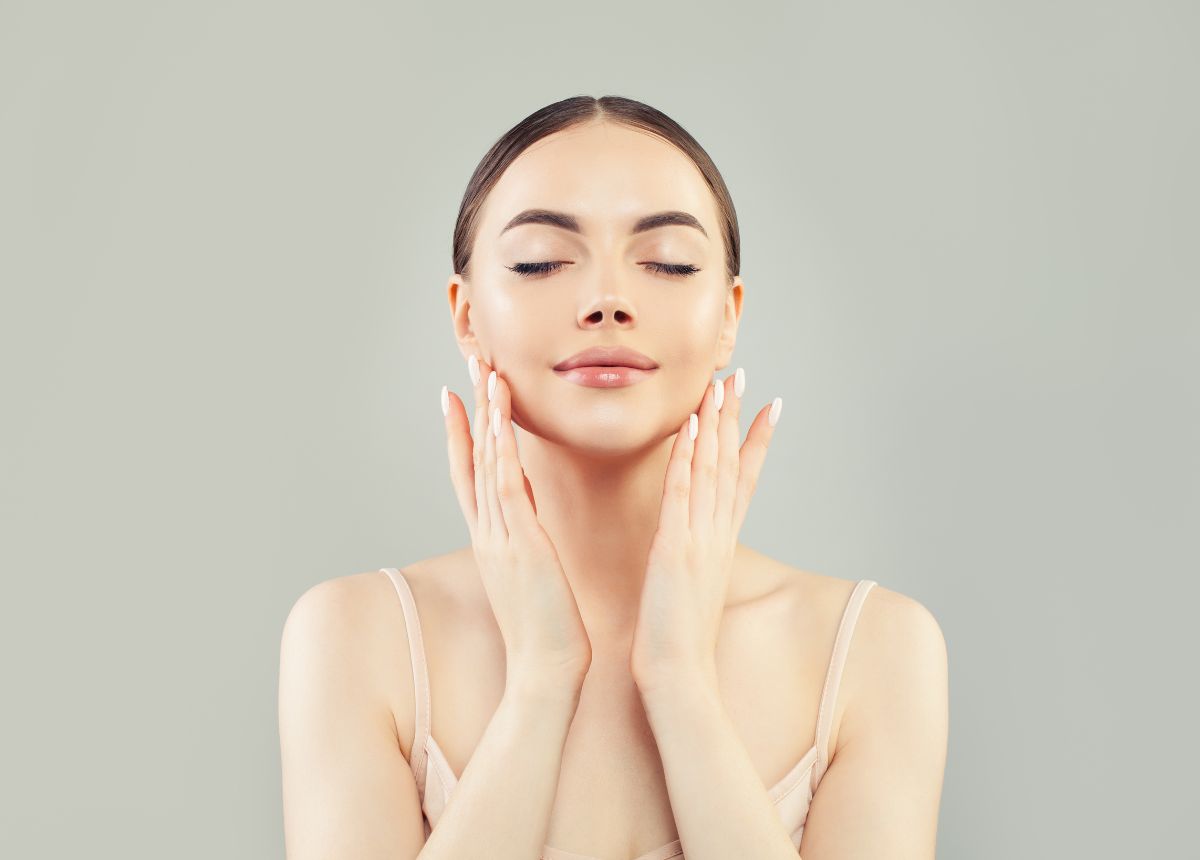 Dùng sữa rửa mặt hàng ngày được các chuyên gia gia liễu đánh giá cao