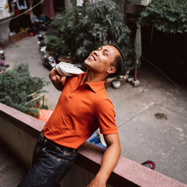 Mặc Gì Khi Trời Bắt Đầu Ấm Nóng? Vải Polo ZICNOR cân bằng ra sao?