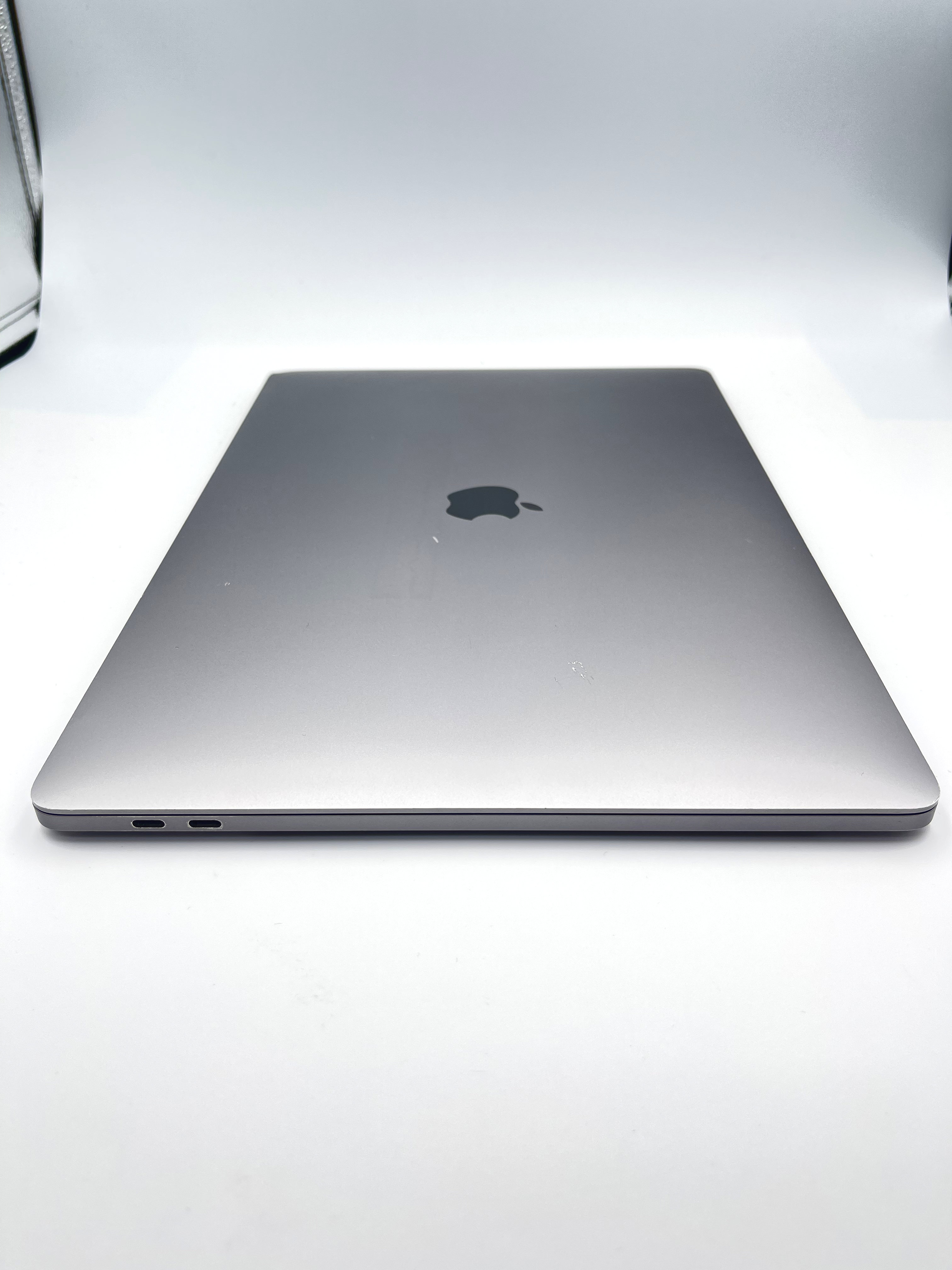 MacBook Pro 2017 15 inch i7 16GB 512GB Gray